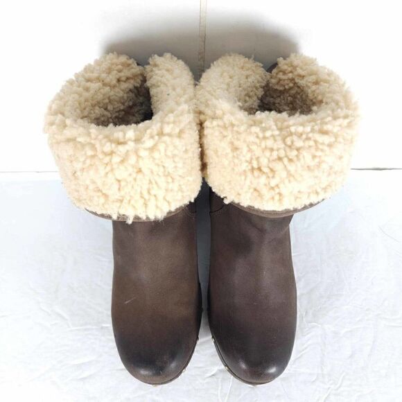 UGG Women's Lynnea US 7 Fold Over Leather Brown Shearling Cuff Clog Boot - Picture 3 of 12